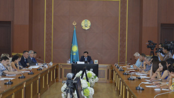 Фотография к новости: Ситуацию с вырубкой березовой рощи обсудили в Караганде 