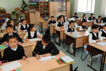 Фотография к новости: Не жалеть детей и заставлять их учить несколько языков призвал родителей Назарбаев