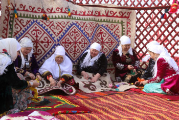 Фотография к новости: Мангистаусцы отмечают Амал-мерекесі