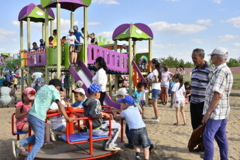 Фотография к новости: Путёвки в Астану подарил Сапарбаев школьникам Актюбинской области