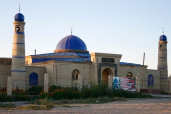 Фотография к новости: От удара молнии загорелась мечеть в Семее