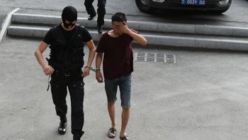 Фотография к новости: Подозреваемым в убийстве Дениса Тена снова продлили арест