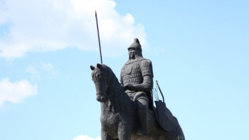 Фотография к новости: Памятник батыра к 550-летию Казахского ханства разрушили в Костанайской области