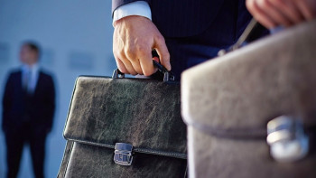 Фотография к новости: Рассчитывать на бонусы в размере четырёх окладов смогут казахстанские госслужащие