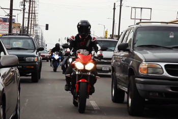 Фотография к новости: Мотоциклистов боится половина водителей Астаны и Алматы – исследование