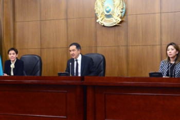 Фотография к новости: Сагинтаев представил коллективу Минтруда нового главу ведомства