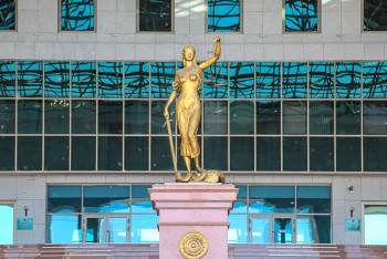 Фотография к новости: Осуждённого за оговор полицейского жителя ЮКО оправдал Верховный суд