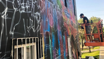 Фотография к новости: Знаменитый художник из Великобритании расписал здание в Алматы