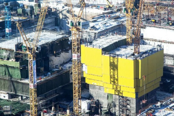 Фотография к новости: Конфликт почти урегулирован – акимат Астаны об уволенных рабочих "Абу-Даби Плаза"