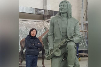 Фотография к новости: Образ Батырхана Шукенова из клипа "Отан Ана" отольют в бронзе и поставят в Кызылорде