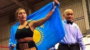 Фотография к новости: Аида Сатыбалдинова нокаутом одержала пятую победу в профи 