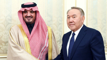 Фотография к новости: Глава государства провел встречу с министром внутренних дел Саудовской Аравии   