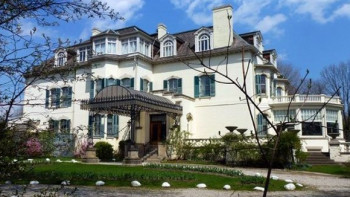 Фотография к новости: 24 млн тенге из бюджета потратил для ремонта особняка районный аким в ЗКО 