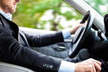 Фотография к новости: Обязать чиновников покупать авто через центр закупок планируют в Минфине 