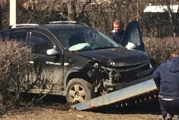 Фотография к новости: Автоледи врезалась в машину с полицейскими, выехав на встречную полосу в Уральске