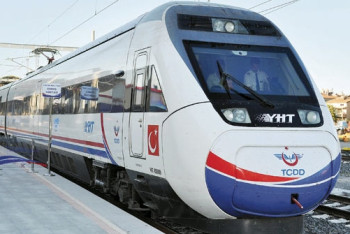 Фотография к новости: Крушение поезда в Турции: власти проверяют точное число жертв