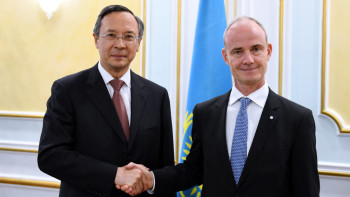 Фотография к новости: Министр иностранных дел РК провёл встречу с вице-президентом Красного Креста