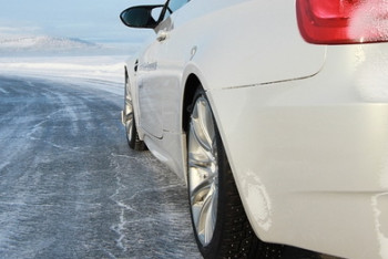 Фотография к новости: Дороги в двух областях Казахстана закрыли из-за гололёда