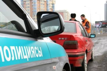 Фотография к новости: Номер на троих: В Кокшетау задержан PorscheCayenne с подложными номерами