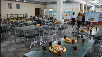 Фотография к новости: Сосиски и пакетированные соки исключат из меню столичных школьников 