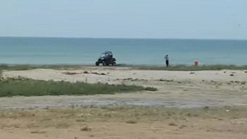 Фотография к новости: Полицейский дрифт на пляже в Актау: участники инцидента уволены