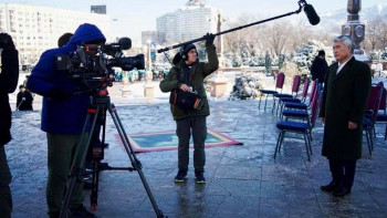 Фотография к новости: Арыстанбек Мухамедиулы поучаствовал в съёмках телешоу для США в Алматы 