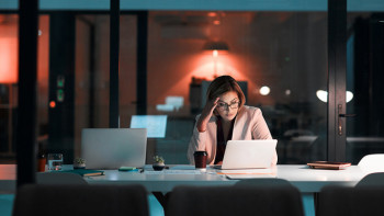 Фотография к новости: Руководители будут платить штраф за засидевшихся на работе подчиненных