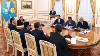 Фотография к новости: Президент провёл совещание по вопросам развития Туркестана