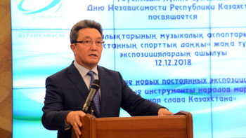 Фотография к новости: Выставка подарков Президенту от знаменитостей открылась в Астане