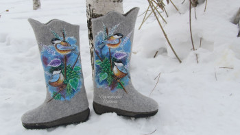 Фотография к новости: Валенки с вышивкой начнут производить в Восточном Казахстане