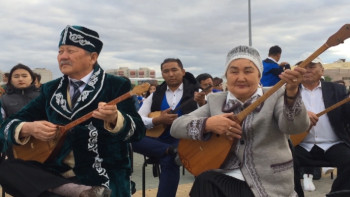 Фотография к новости: Домбристы из Уральска попали в Книгу рекордов Казахстана