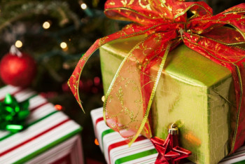 Фотография к новости: Отказаться от подарков учителям на Новый год посоветовали родителям в ВКО