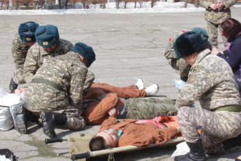 Фотография к новости: Казахстанские миротворцы прошли курс по оказанию помощи пострадавшим