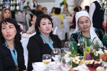 Фотография к новости: ЮКО лидирует по числу женщин в Казахстане