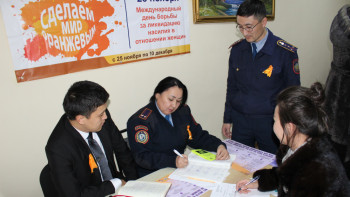 Фотография к новости: В полицейских фронт-офисах Алматы принимают жертв бытового насилия