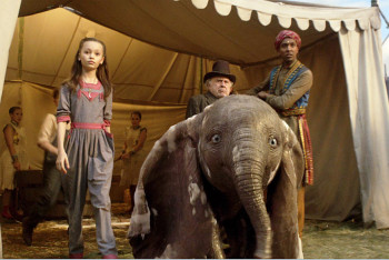 Фотография к новости: Аким Алматы посетил показ фильма «Дамбо» на казахском языке