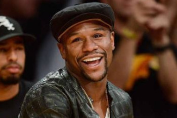 Фотография к новости: Мейвезер хочет выступать в UFC и заработать миллиард долларов