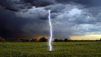 Фотография к новости: От удара молнии погибла девочка в Костанайской области