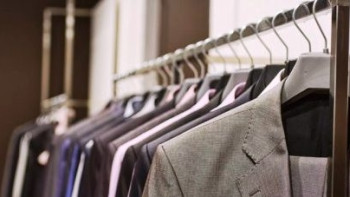 Фотография к новости: Мужские костюмы-двойки и женские платья подорожали в Казахстане