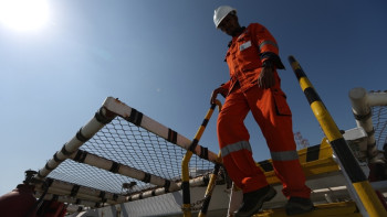 Фотография к новости: Почти сто миллионов тенге вернули актюбинским нефтяникам транспортные прокуроры