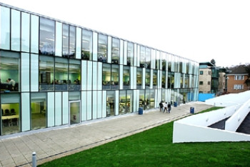 Фотография к новости: Обучение казахстанцев в Kingston University оплатит известная компания