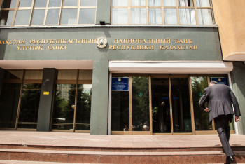 Фотография к новости: Ослабление курса тенге прокомментировали в Нацбанке