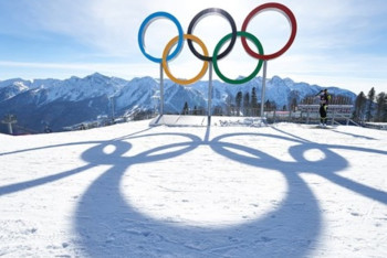 Фотография к новости: Из-за шторма в Пхёнчхане болельщиков эвакуировали из Олимпийского парка  