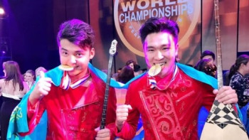 Фотография к новости: Казахстанские домбристы завоевали золото в Голливуде