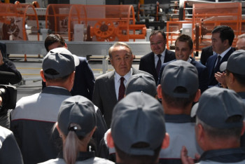 Фотография к новости: Глава государства посетил индустриальную зону города Алматы