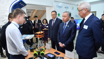 Фотография к новости: Нигматулин обсудил с молодежью Жамбылской области инициативы Президента 