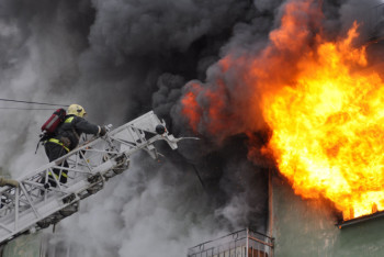 Фотография к новости: На месторождении Тенгиз сгорело общежитие