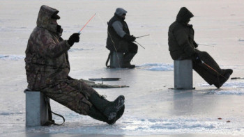 Фотография к новости: Троих рыбаков спасли на озере Балхаш