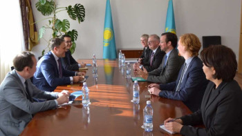 Фотография к новости: Более 90% немецких инвестиций приходятся на "несырьевой" сектор – МИД РК