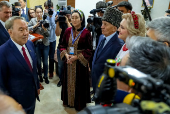 Фотография к новости: Назарбаев посетил Дом дружбы в Астане